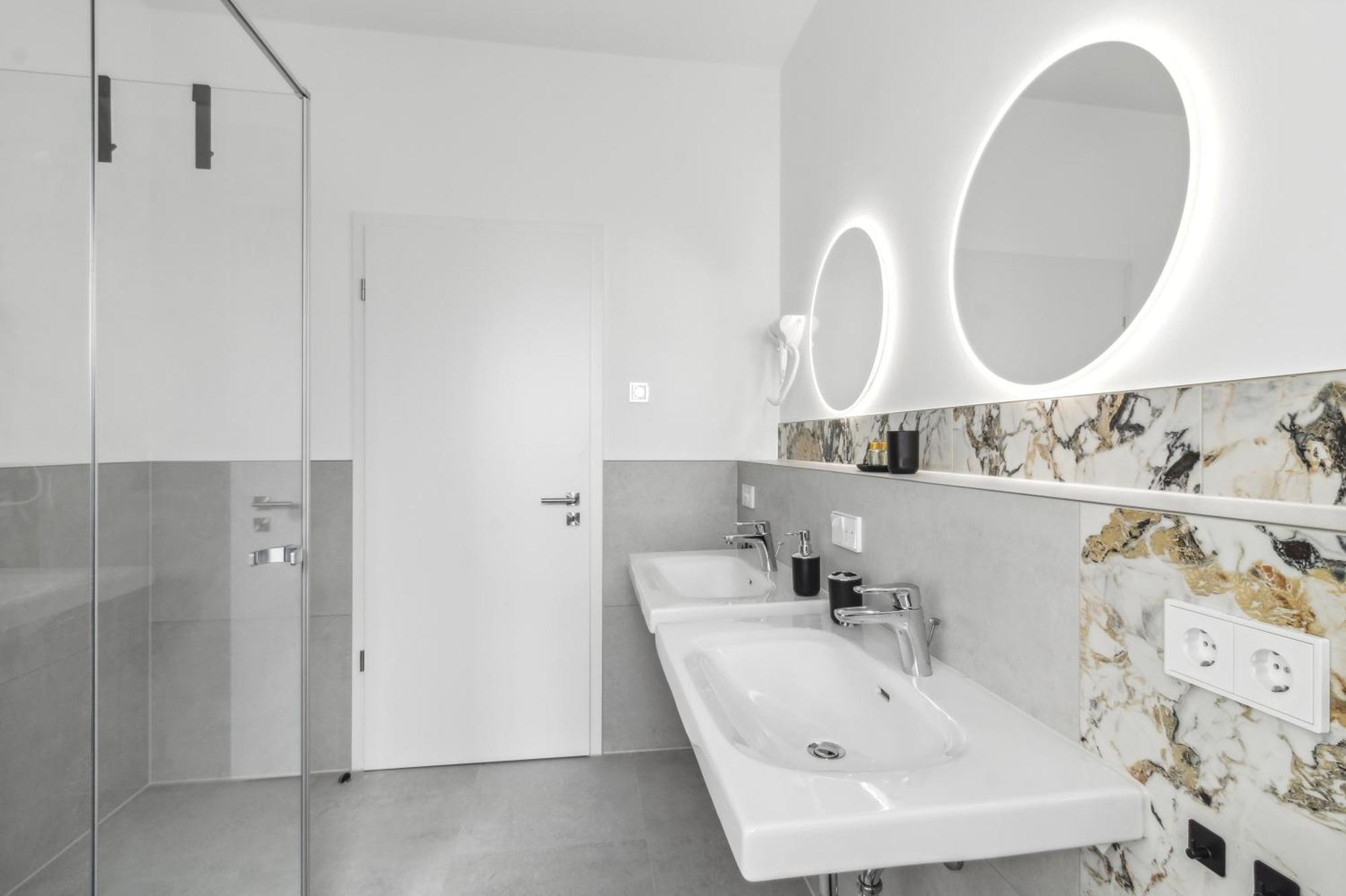 Suite4Me - Moderne Apartments I Kueche I Balkon I Waschmaschine 디에첸바흐 외부 사진