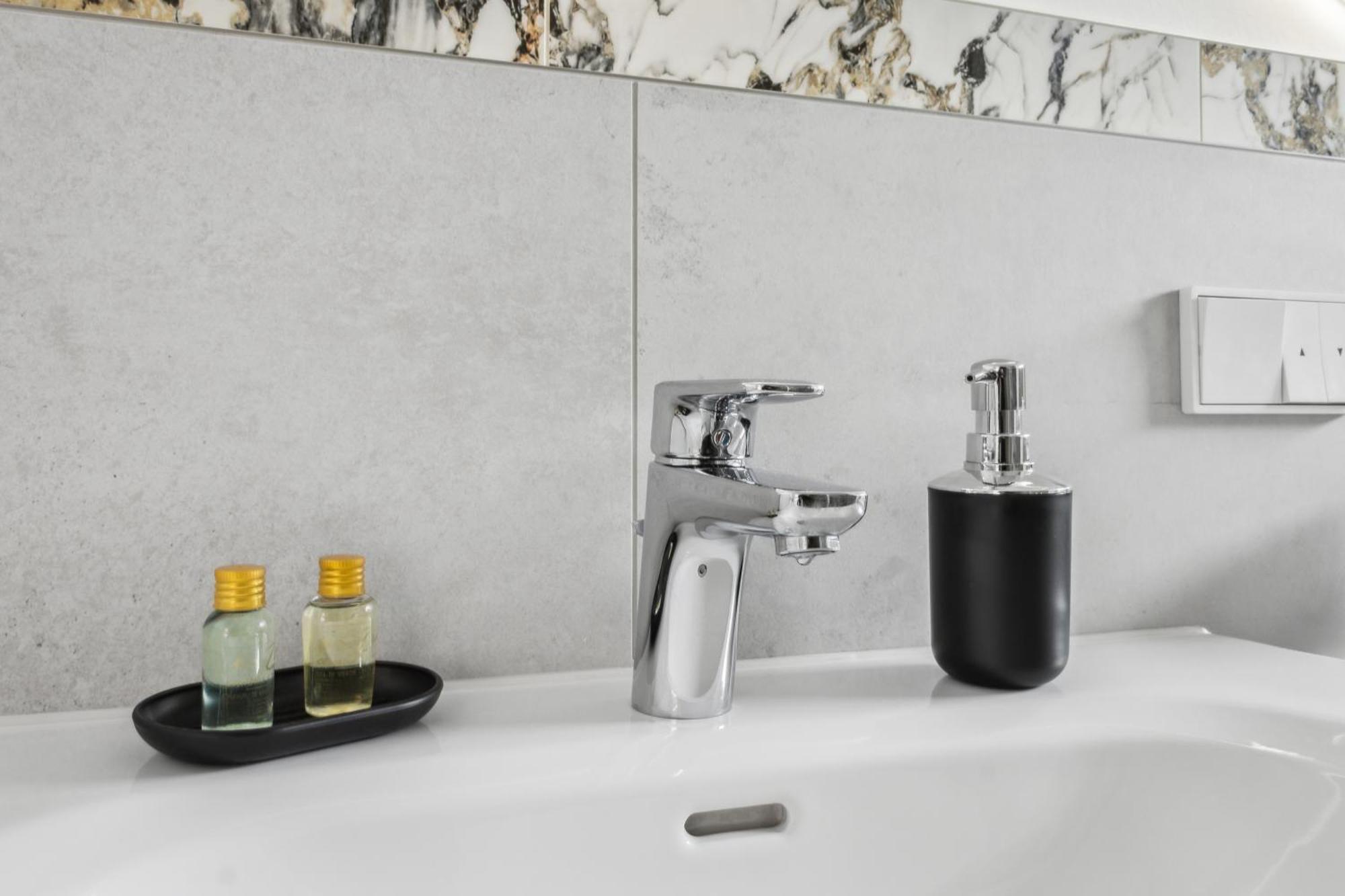 Suite4Me - Moderne Apartments I Kueche I Balkon I Waschmaschine 디에첸바흐 외부 사진