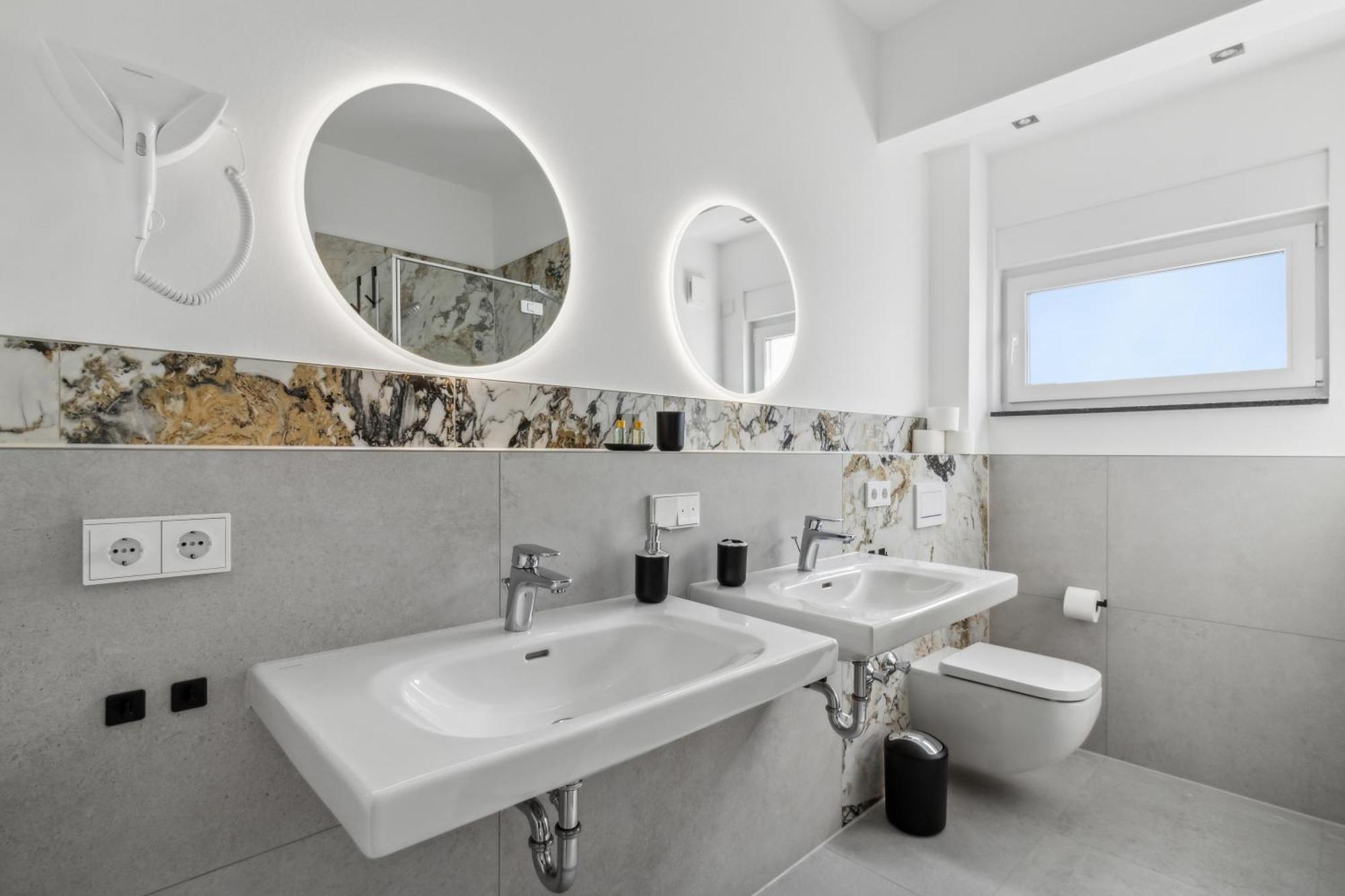 Suite4Me - Moderne Apartments I Kueche I Balkon I Waschmaschine 디에첸바흐 외부 사진